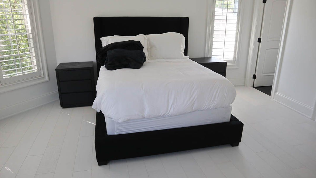 24x20x28 Side Table Red Oak Solid Black Flat Wired Grain