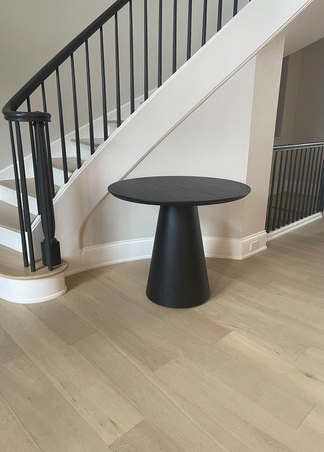 Deerfield 36 Round Tapered Base Ash Underside Tapered Thick Top Solid Black Flat