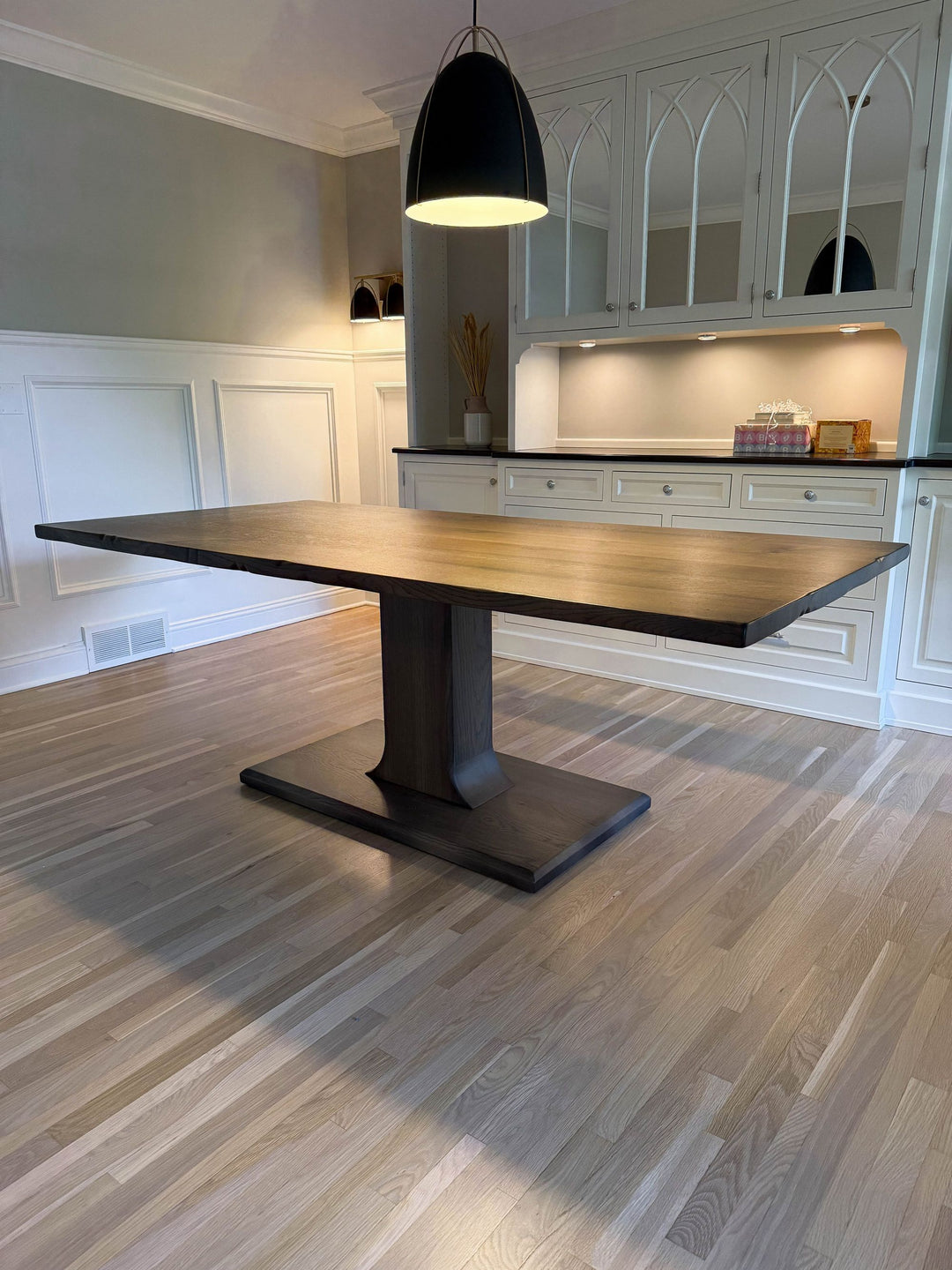 Hinsdale Custom Base White Oak Prado Black Inconsistent Shadow Flat