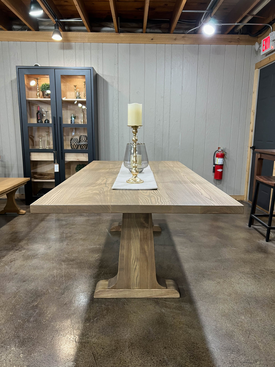 |#137| ASH HIRSH TABLE