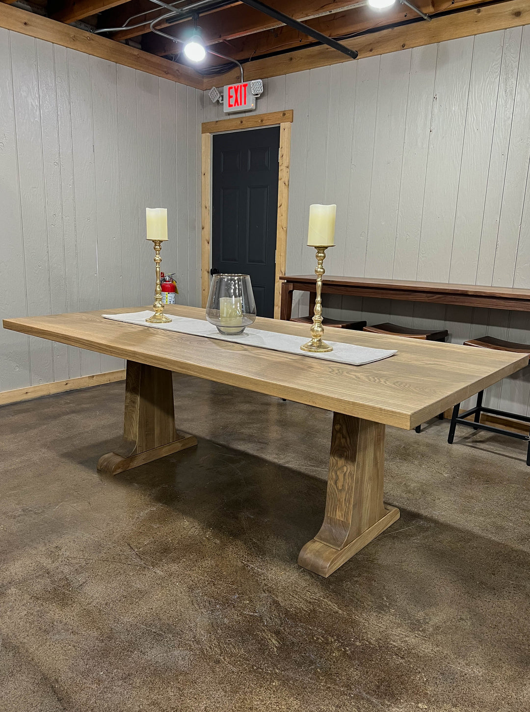 |#137| ASH HIRSH TABLE