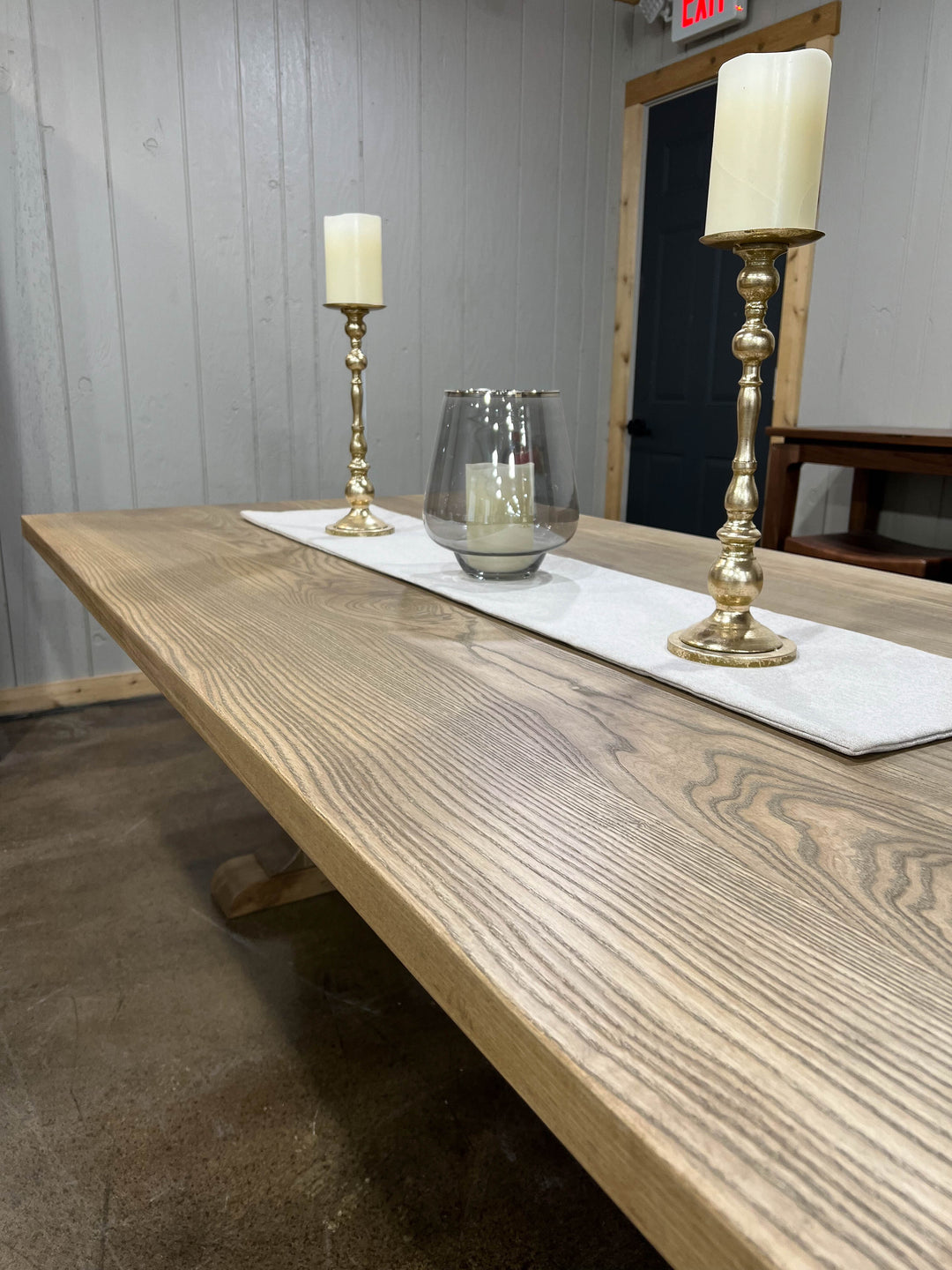 |#137| ASH HIRSH TABLE