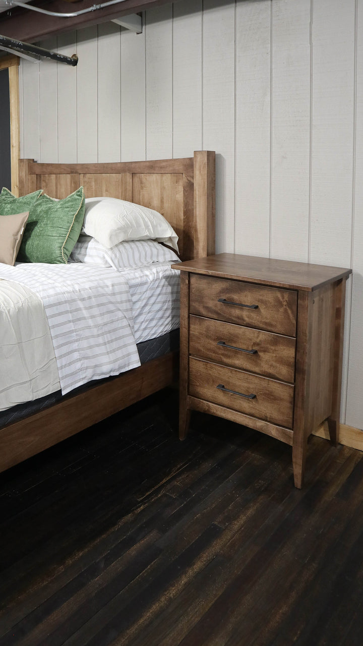 |#315| ASHLAND BED & ATLANTIC DRESSER/NIGHTSTAND SET